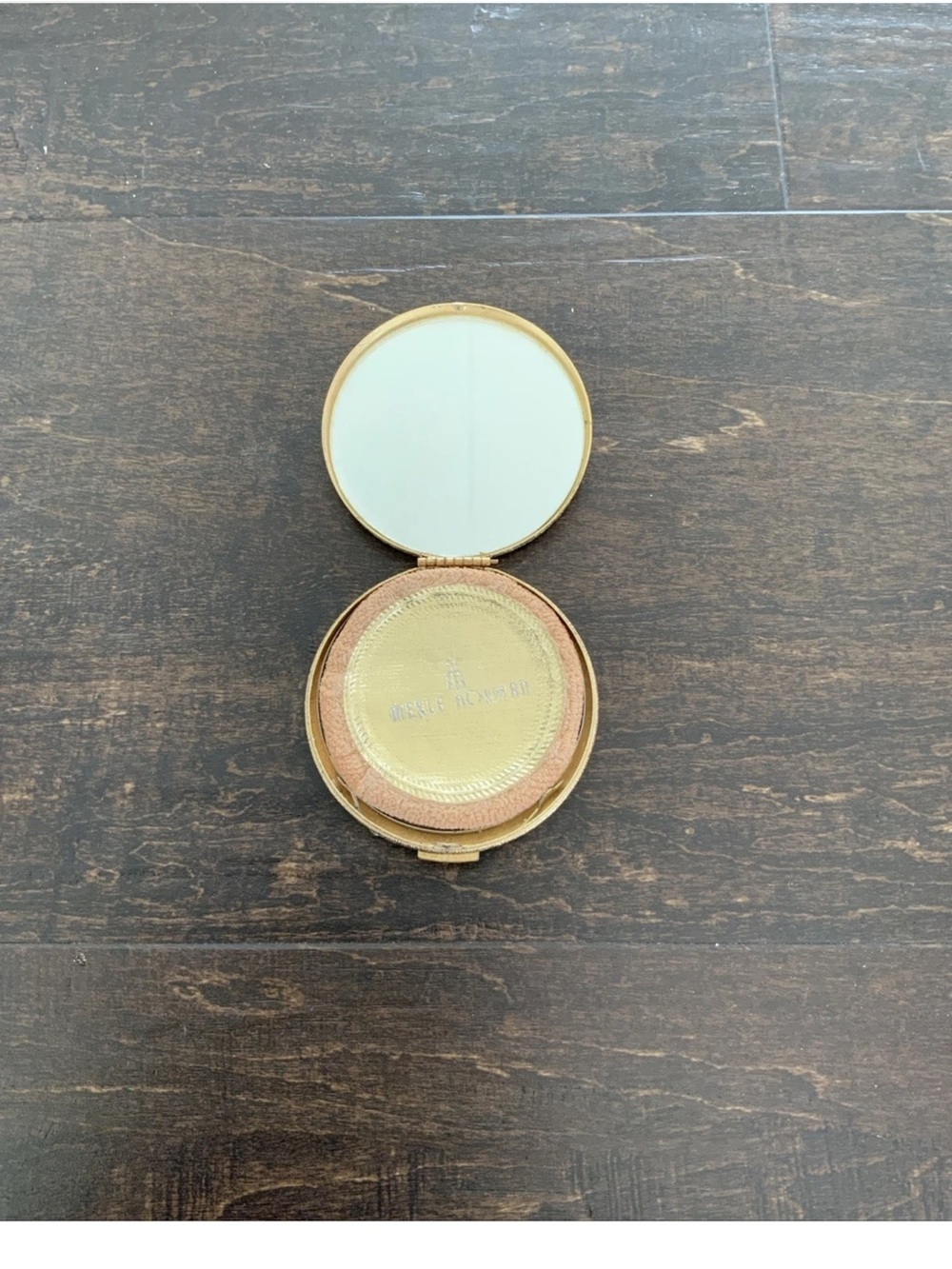 Vintage MERLE NORMAN Gold Tone Floral Compact Mirror Inside - EMPTY - Picture 2 of 4